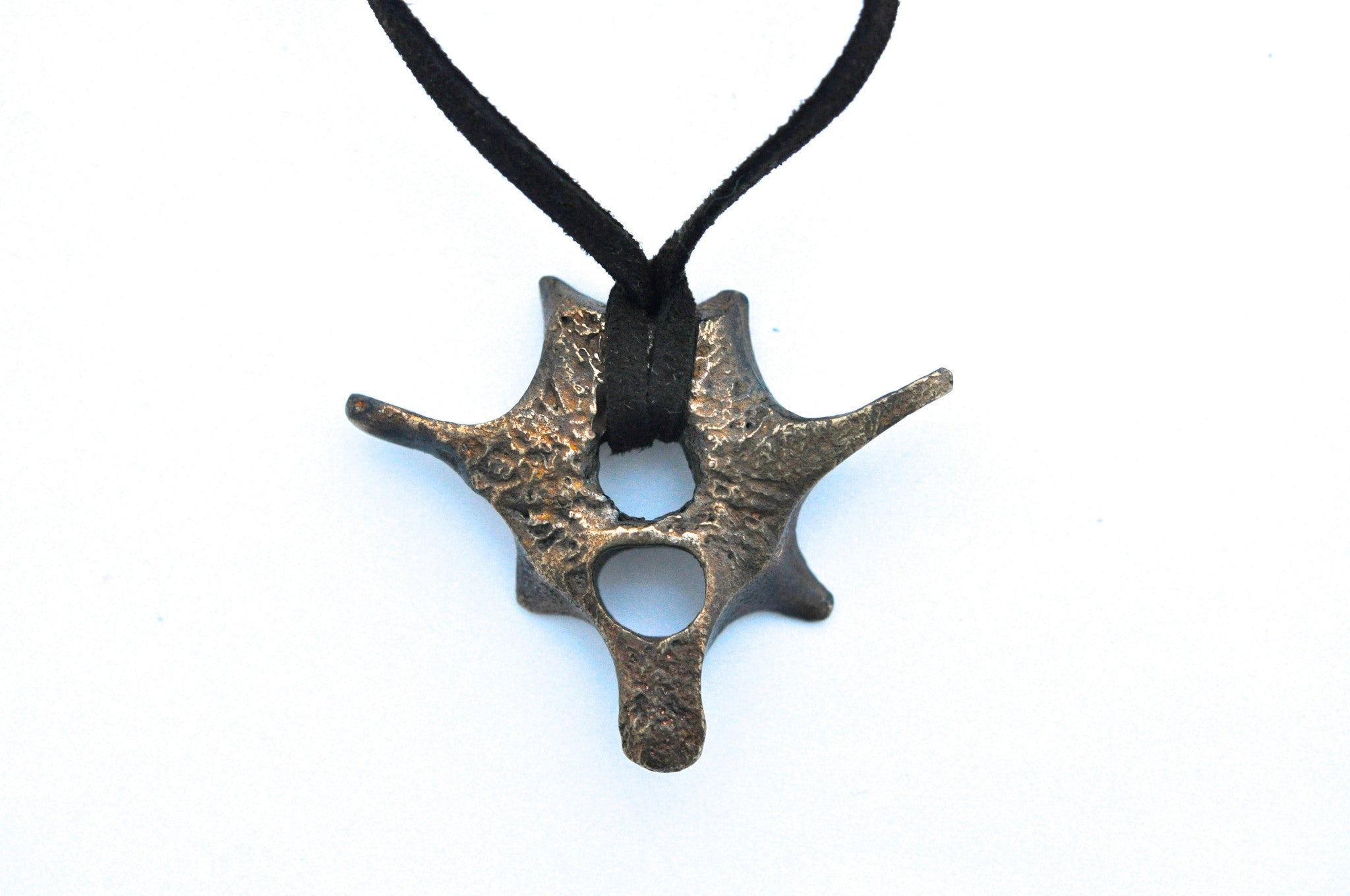 wholesale/necklace/organic bone fragments brass pendants on leather