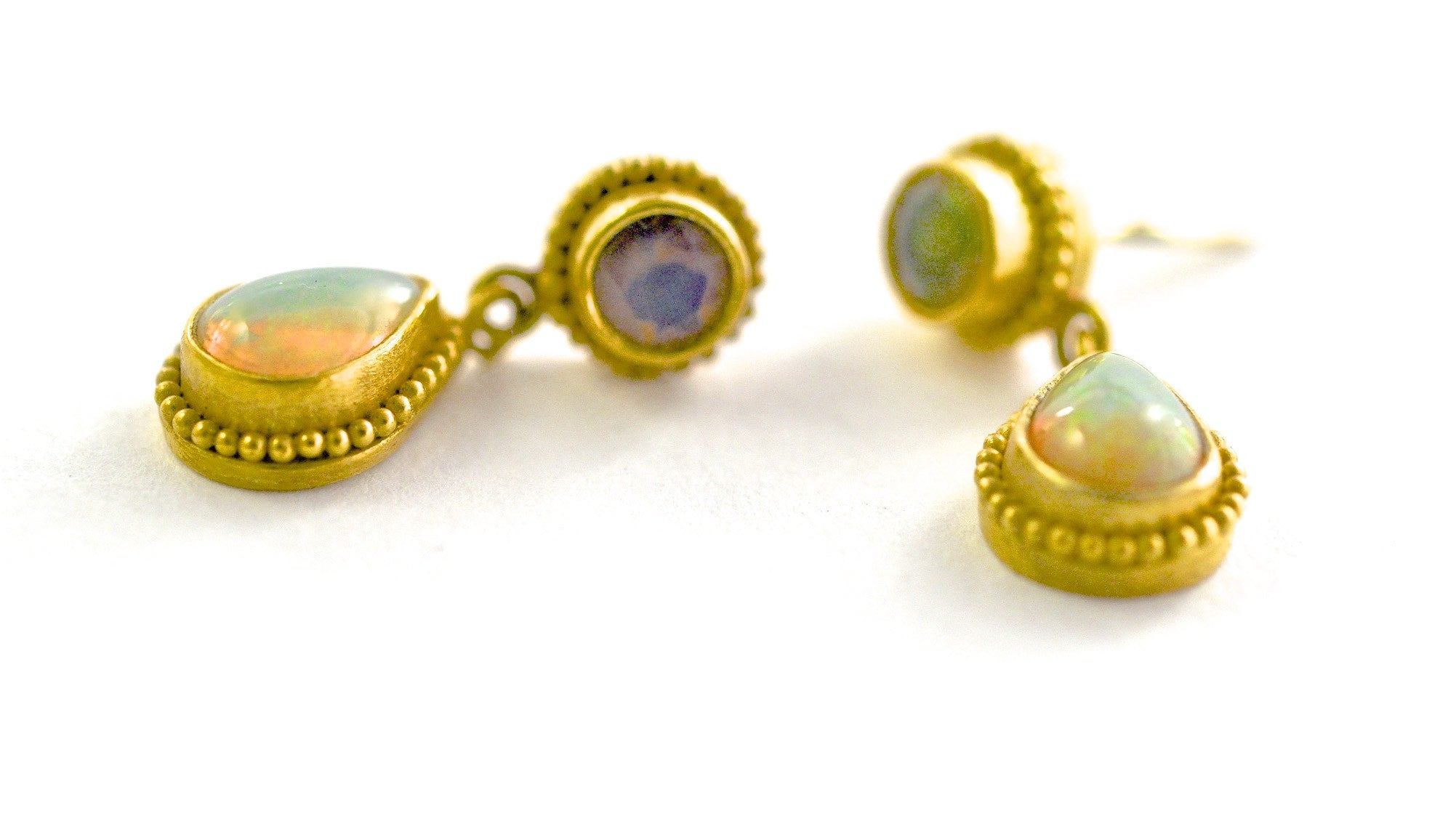 earrings / gold 22k granulation + opals