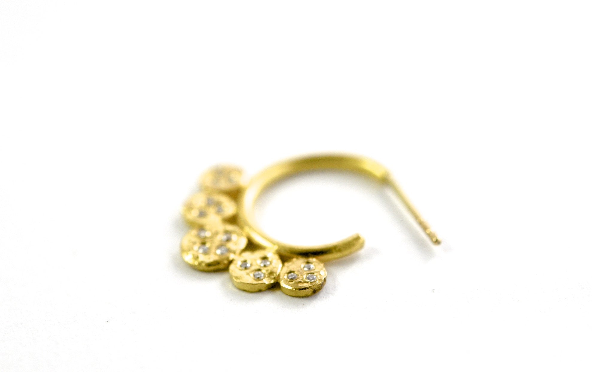earrings / gold hammered 22k + diamonds hoops