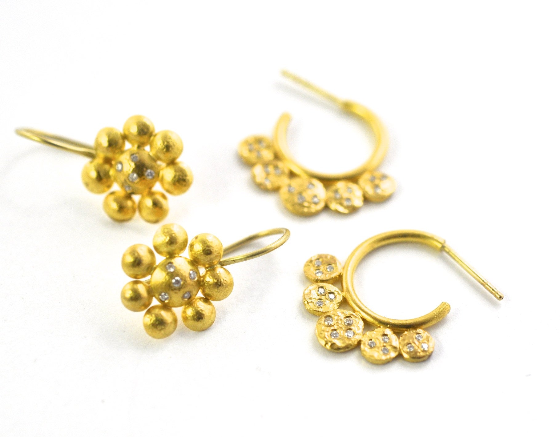 earrings / gold hammered 22k + diamonds hoops