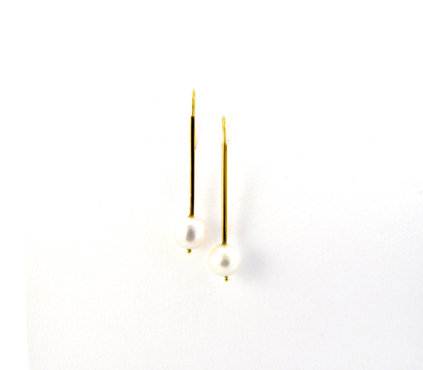 earrings / gold 18k bar with suspended pearls