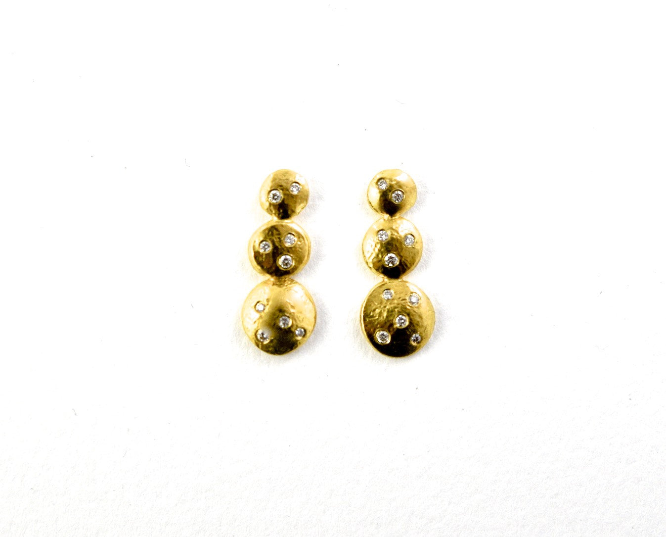 earrings / gold hammered 22k  graduated discs + diamonds