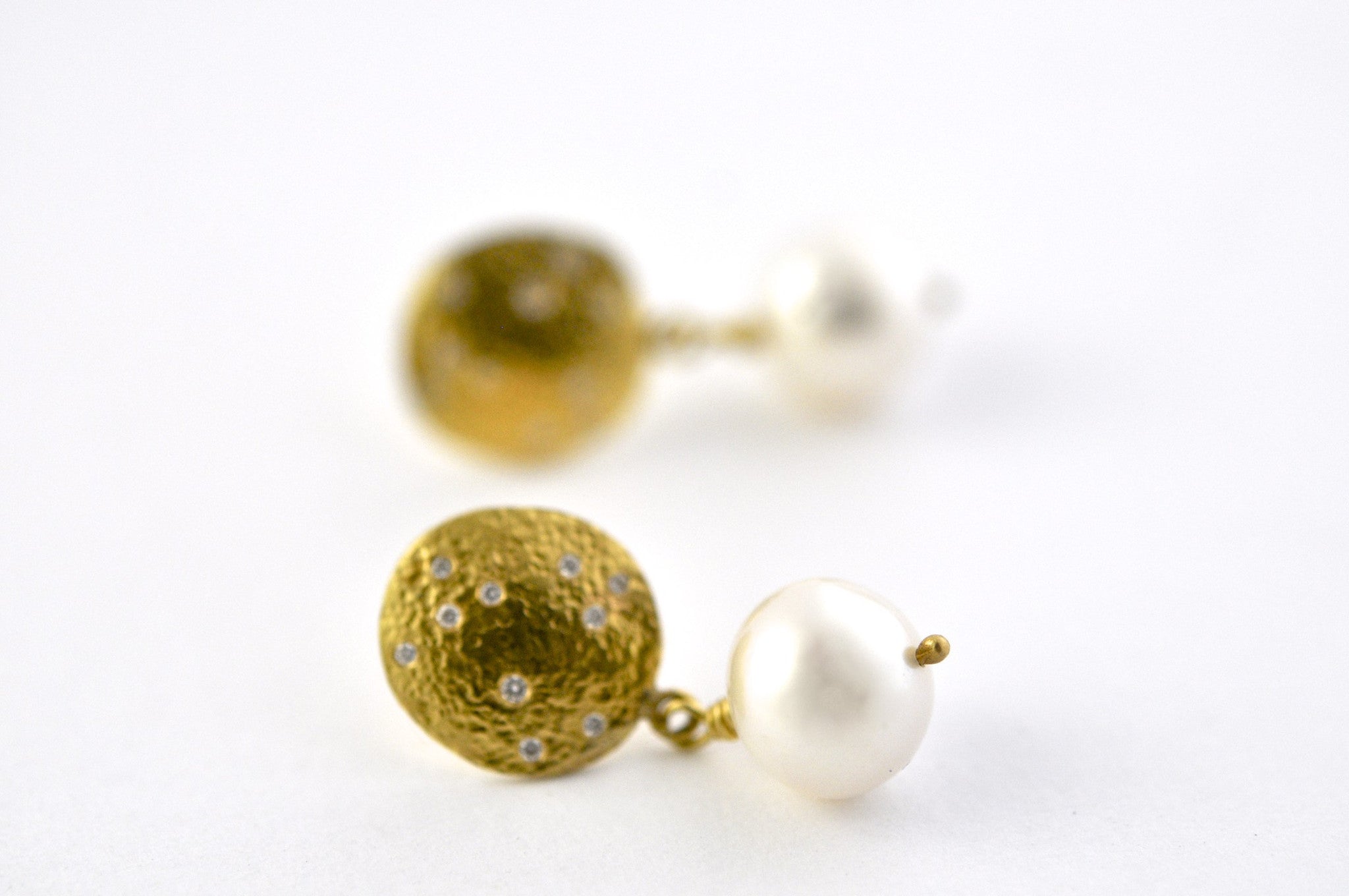 earrings / gold hammered 22k  discs + diamonds