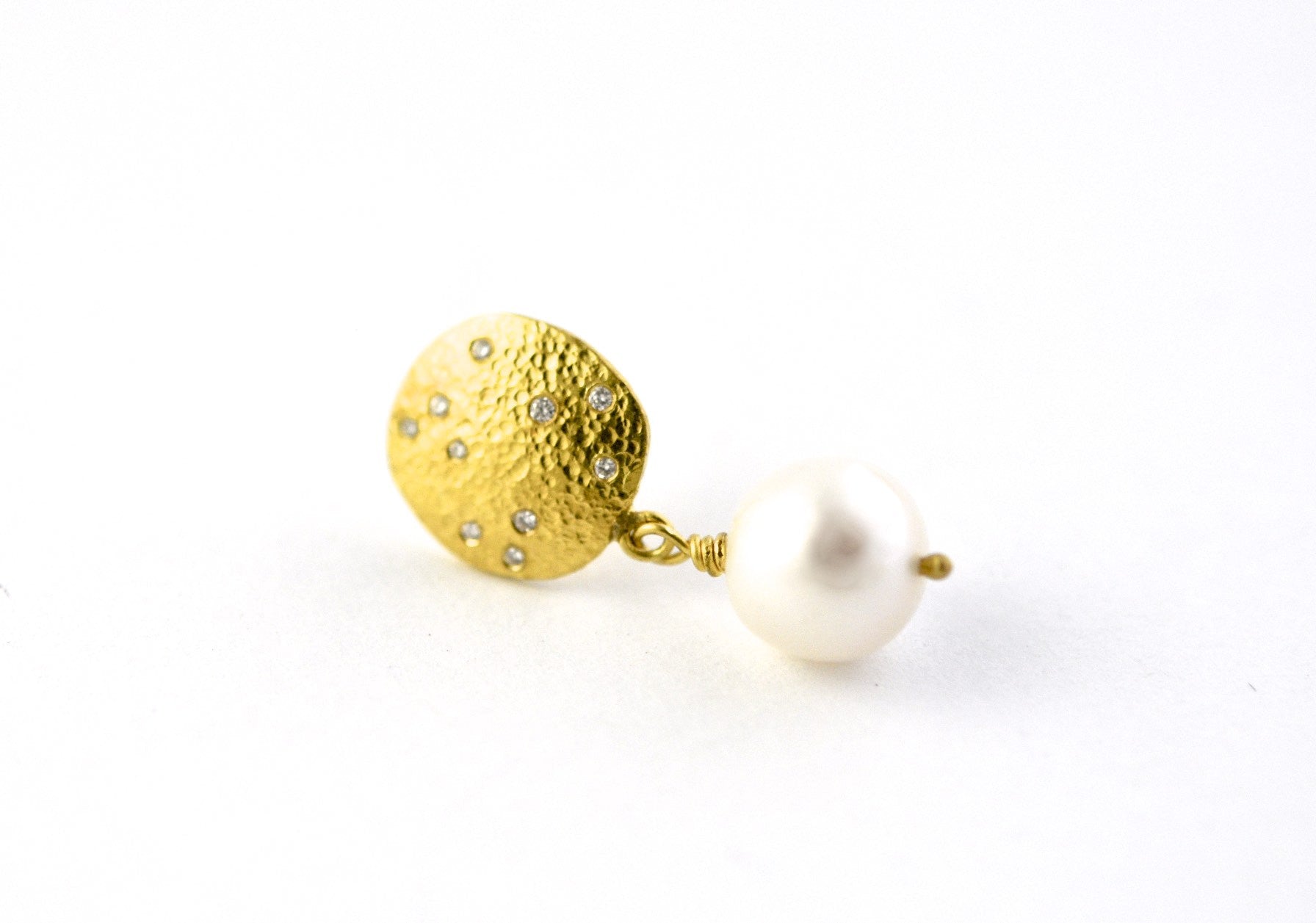 earrings / gold hammered 22k  discs + diamonds