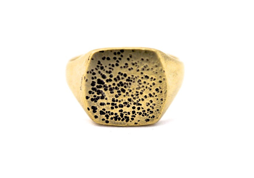ring / signet ring SQUARE PITTED FINISH
