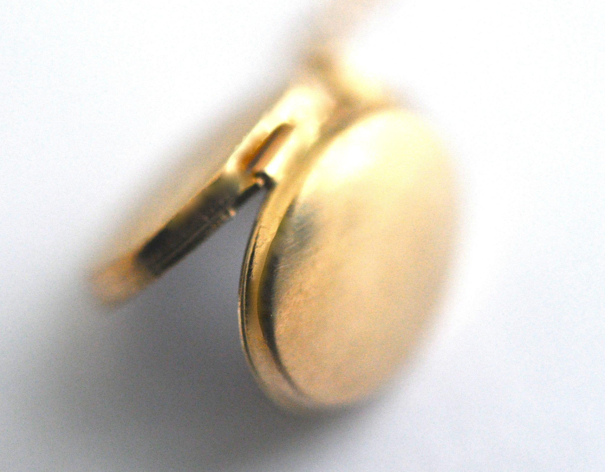 necklace / gold 14k plain tiny oval locket