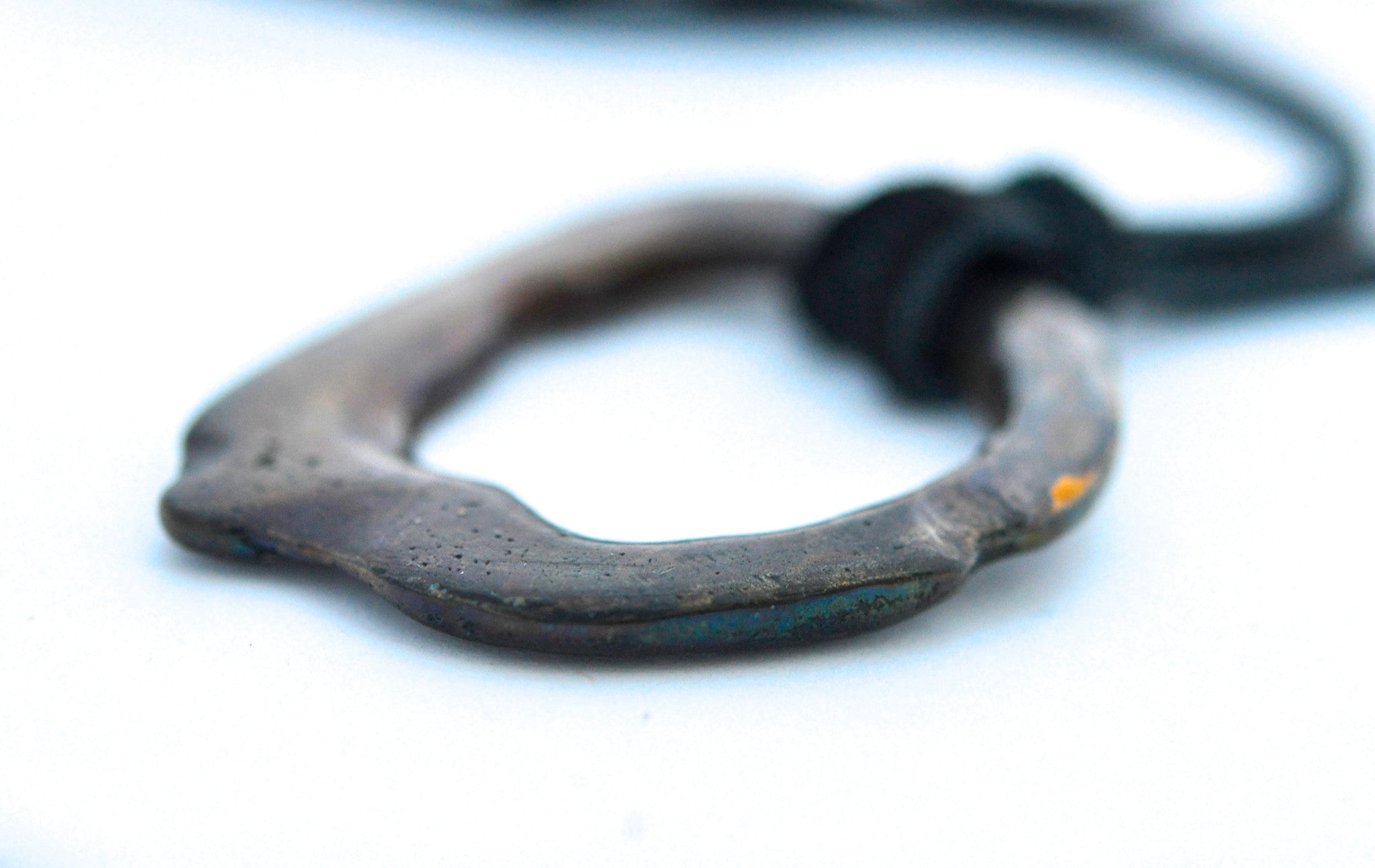 wholesale/necklace/organic bone fragments brass pendants on leather