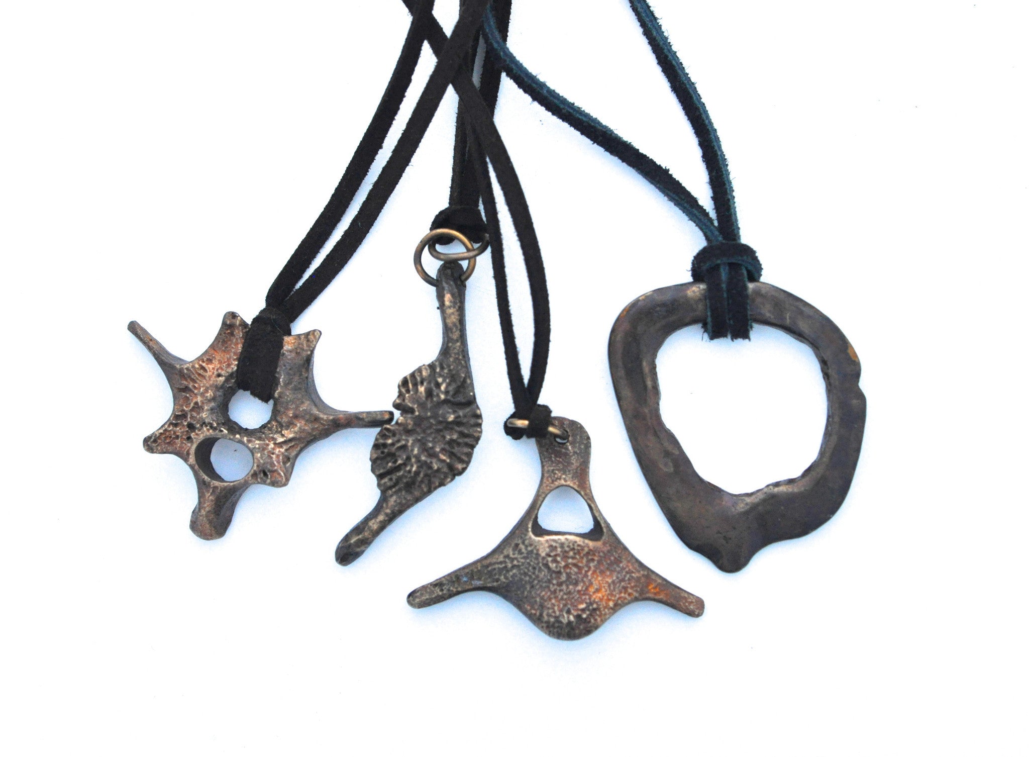 wholesale/necklace/organic bone fragments brass pendants on leather