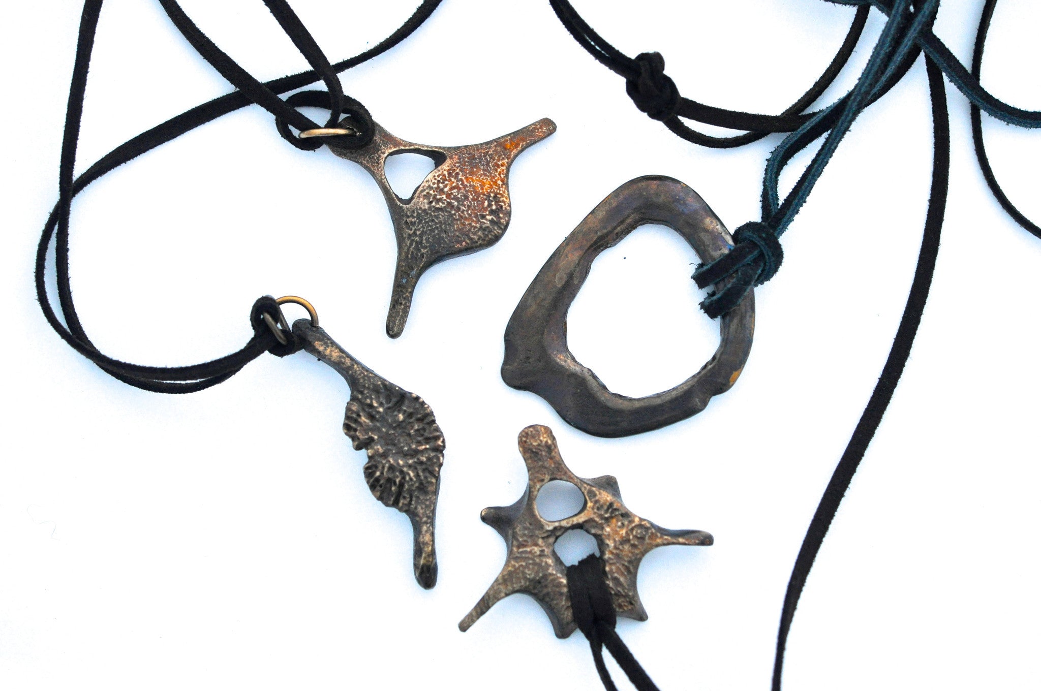 wholesale/necklace/organic bone fragments brass pendants on leather