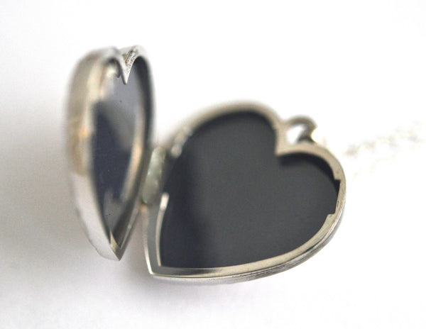 necklace / silver scroll heart locket