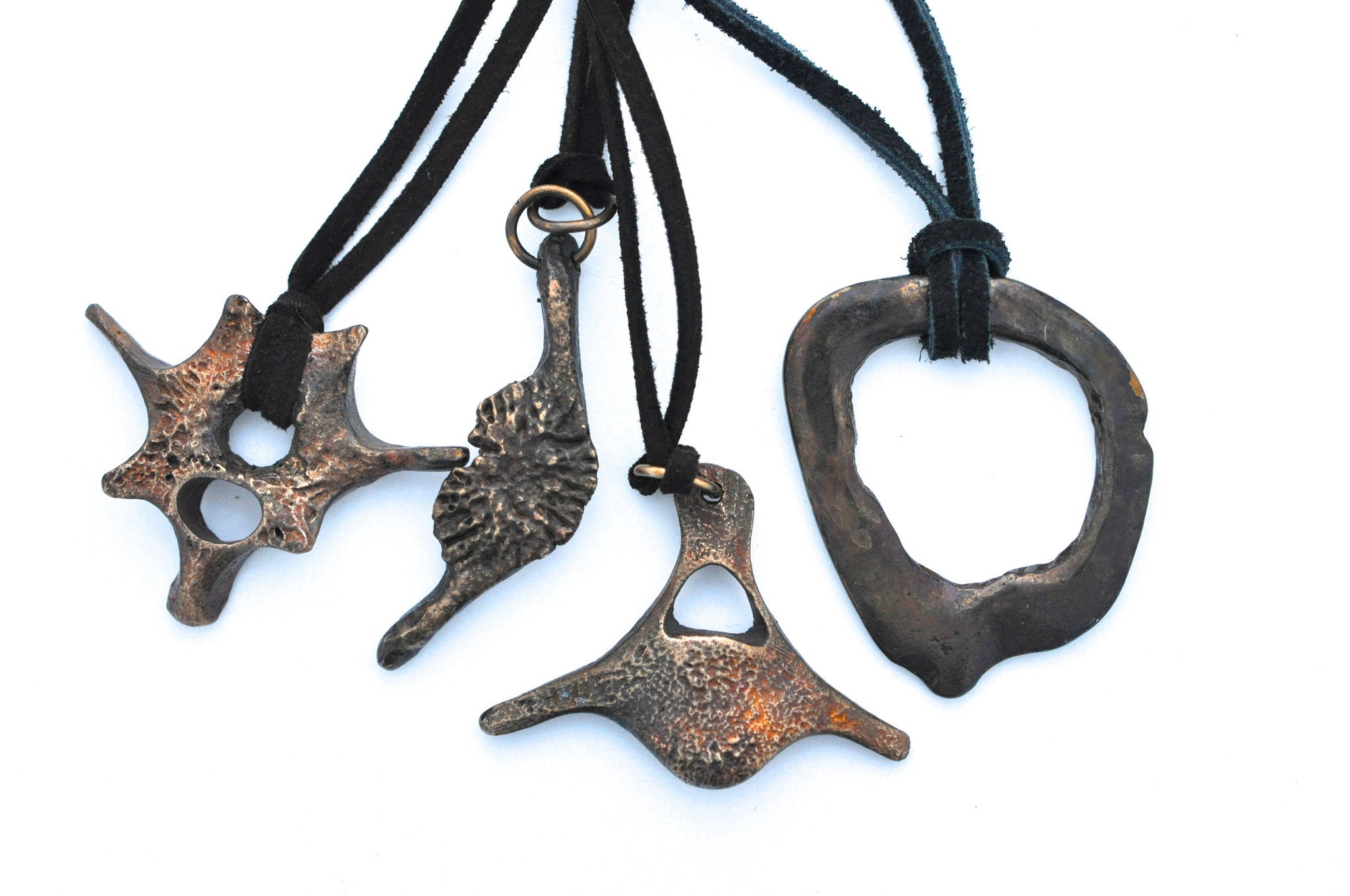 wholesale/necklace/organic bone fragments brass pendants on leather