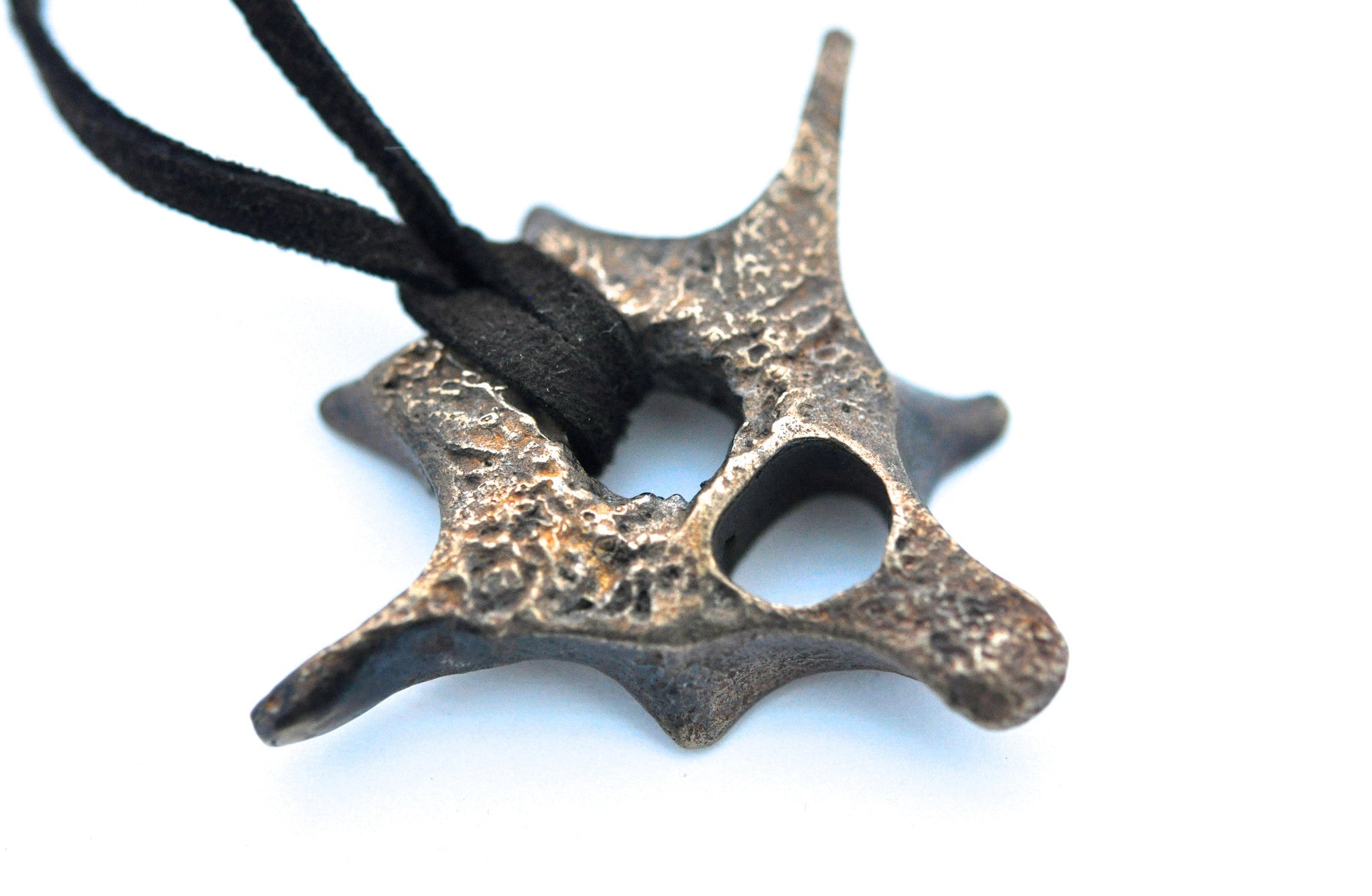 wholesale/necklace/organic bone fragments brass pendants on leather