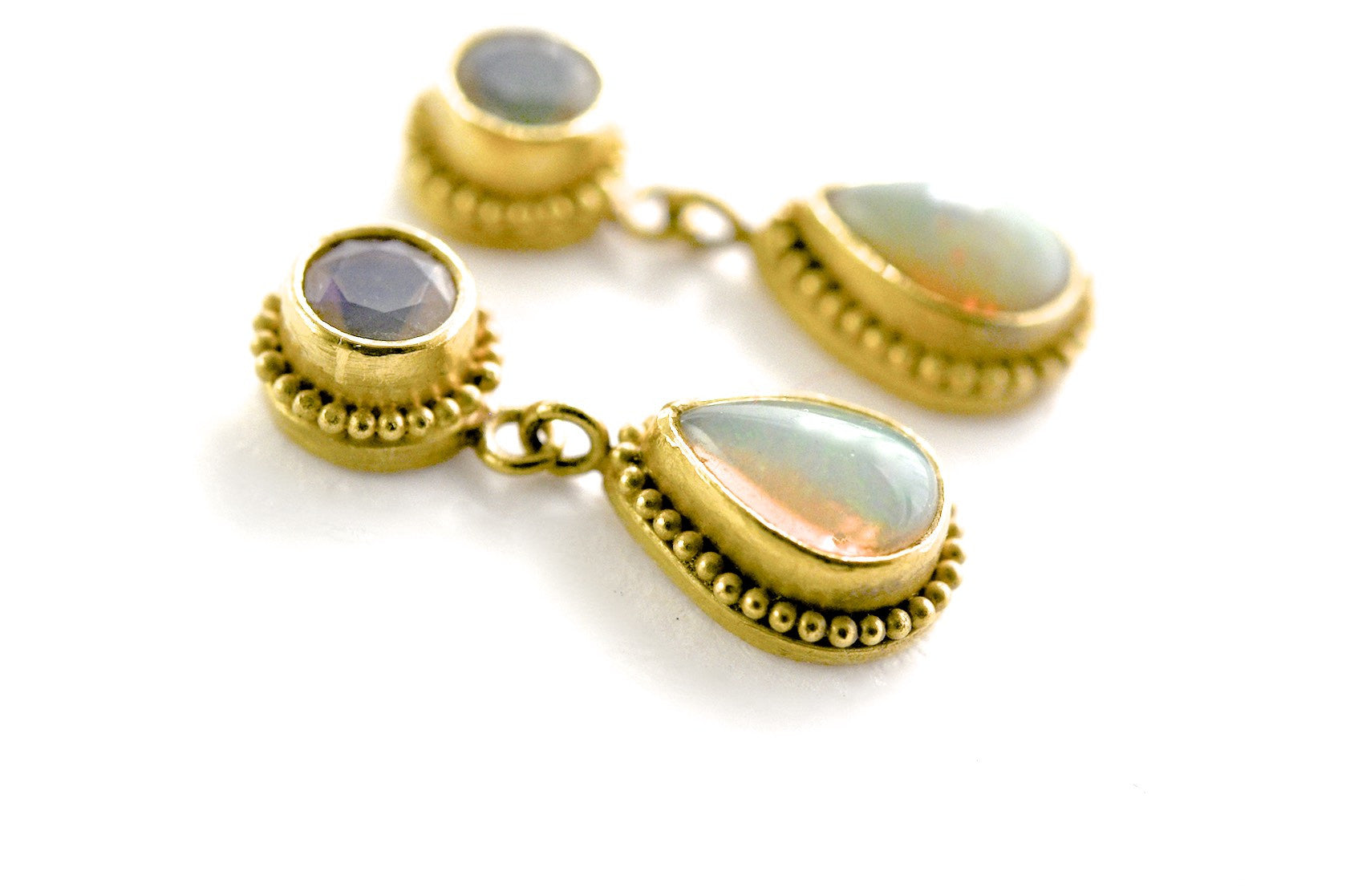 earrings / gold 22k granulation + opals