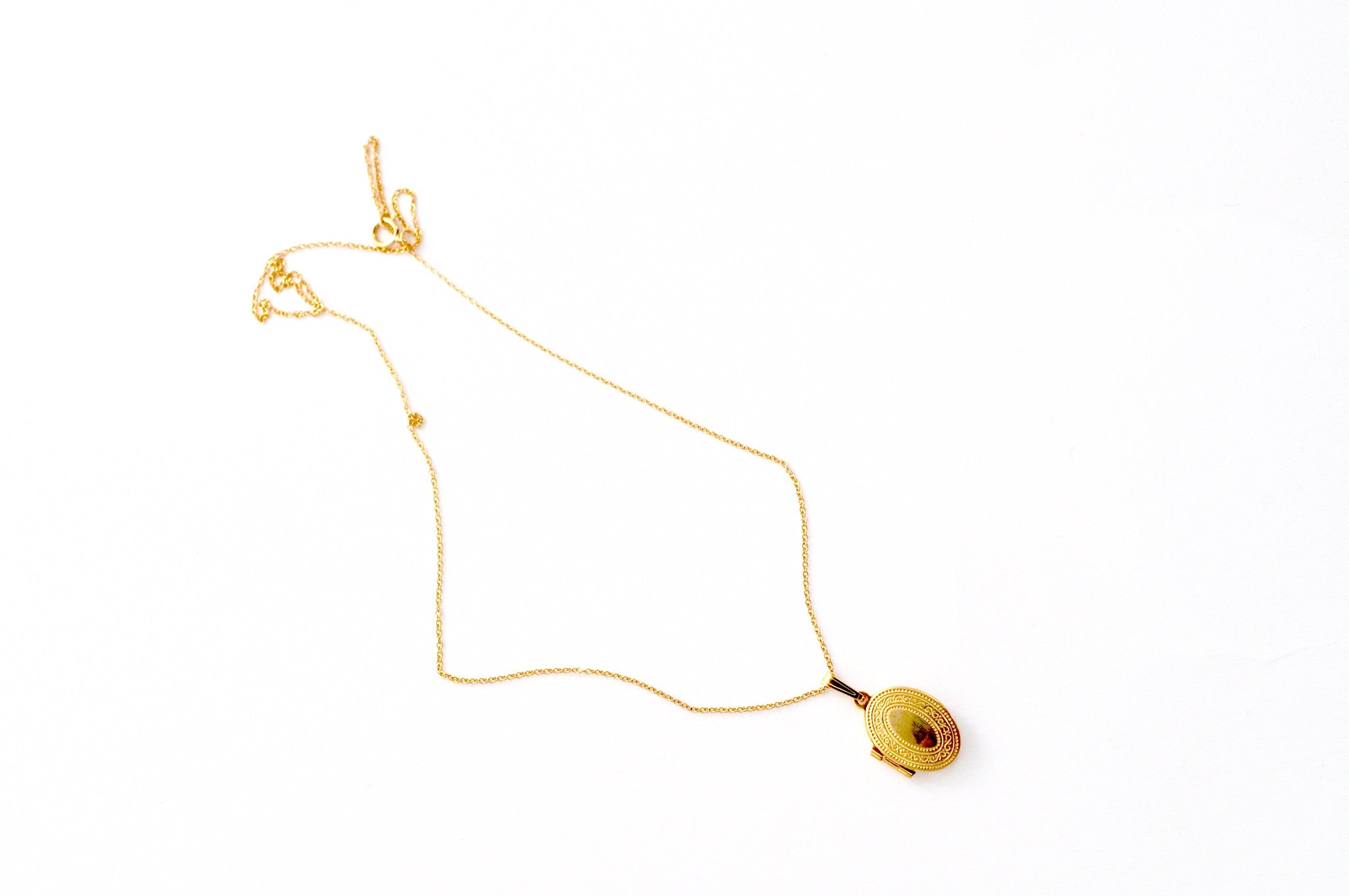 necklace / gold 14k 2-sided engraved tiny locket